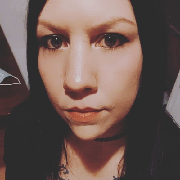 Meet your Posher, Cyn. - Picture 2 of 2